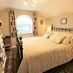Ascot House Hotel