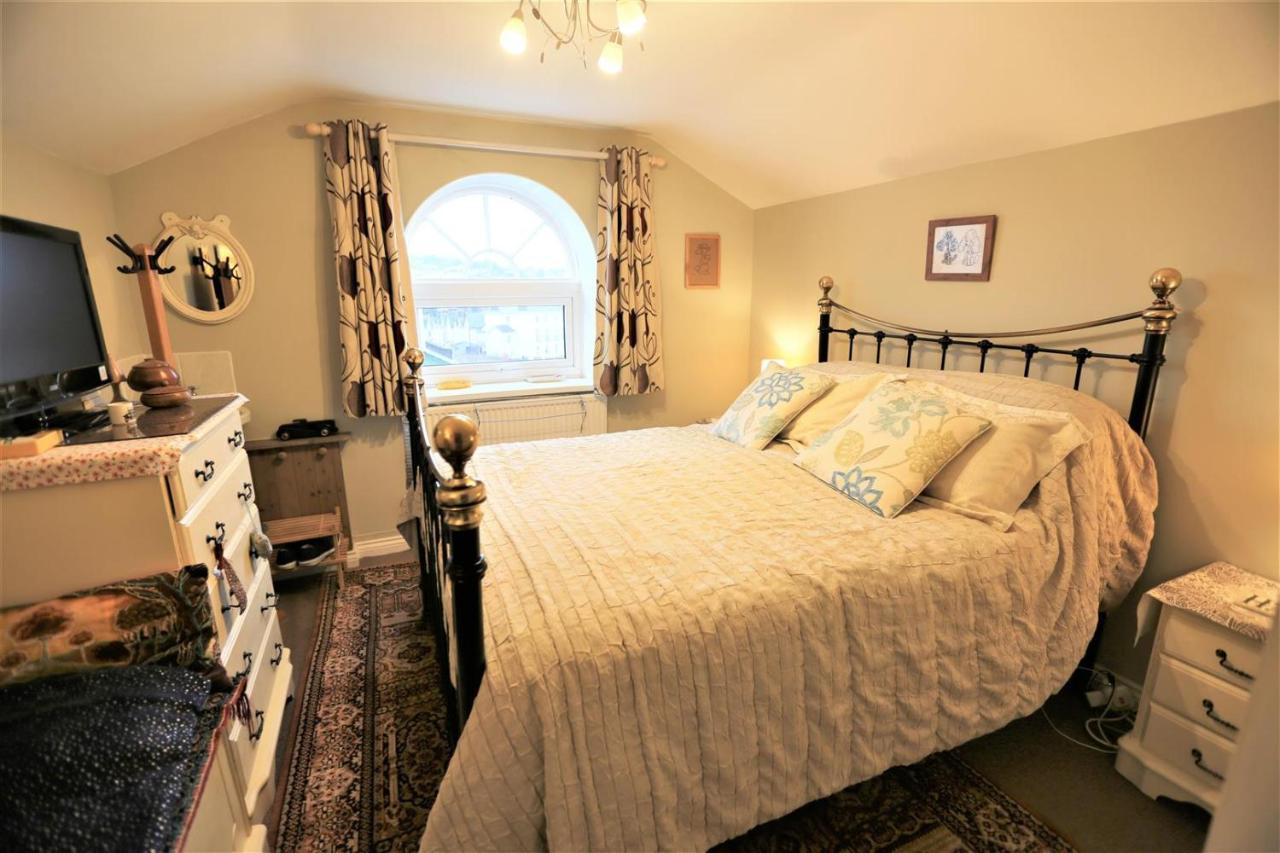 Ascot House 4*