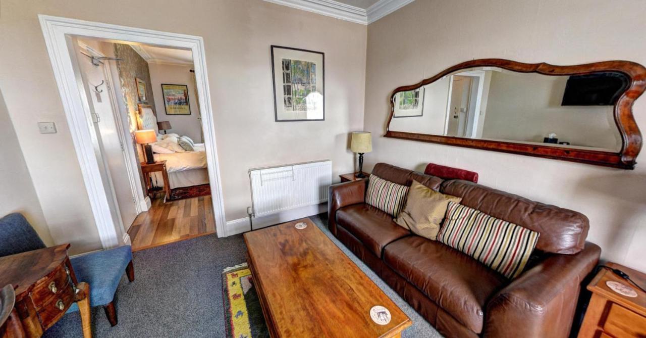 Ascot House 4*