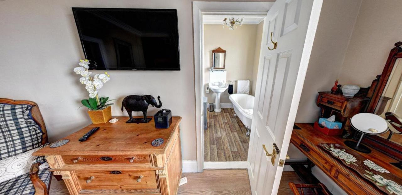 Ascot House Guest house 4*