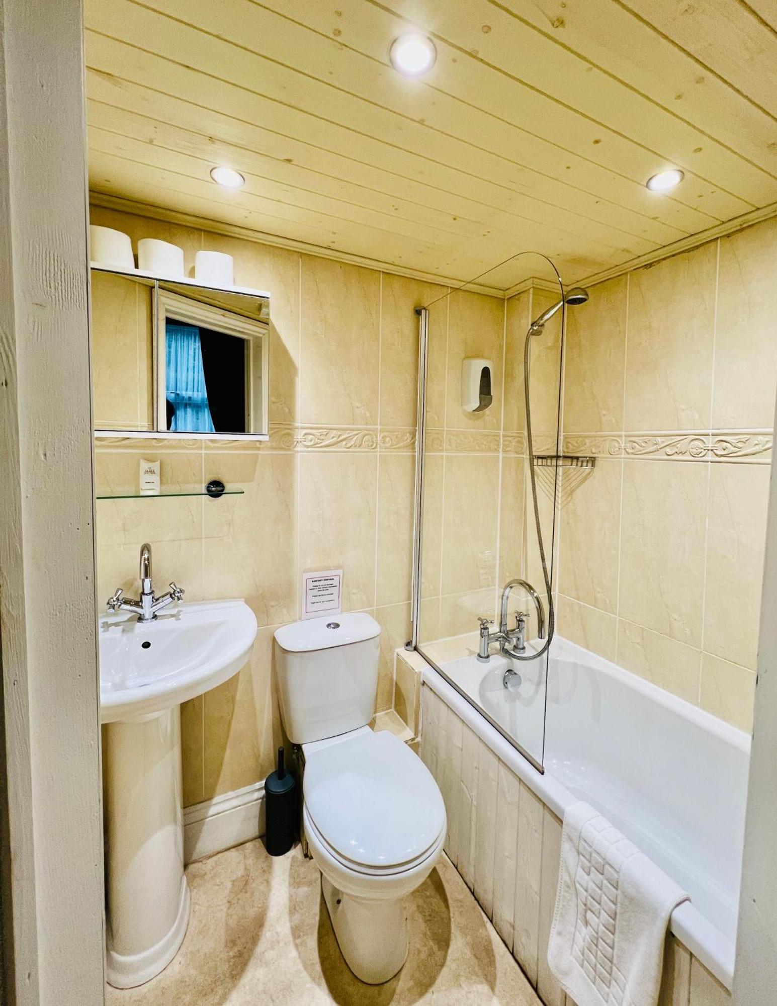 Ascot House Guest house 4*